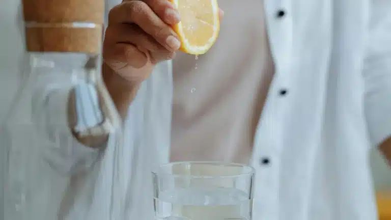 Forget Lemon Juice and Apple Cider Vinegar, Here's the Drink That Really Regulates Sugar Cravings