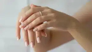 Goodbye Nude: This Manicure Long Considered "Outdated" Makes Its Big Comeback for Spring 2026