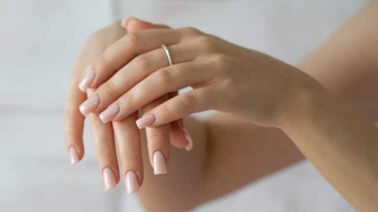 Goodbye Nude: This Manicure Long Considered "Outdated" Makes Its Big Comeback for Spring 2026