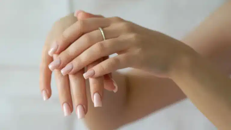 Goodbye Nude: This Manicure Long Considered "Outdated" Makes Its Big Comeback for Spring 2026