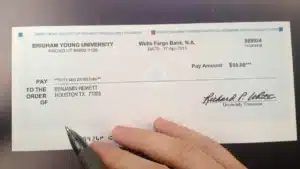 She Found a Lost Paycheck on the Sidewalk: What She Did Next Went Viral